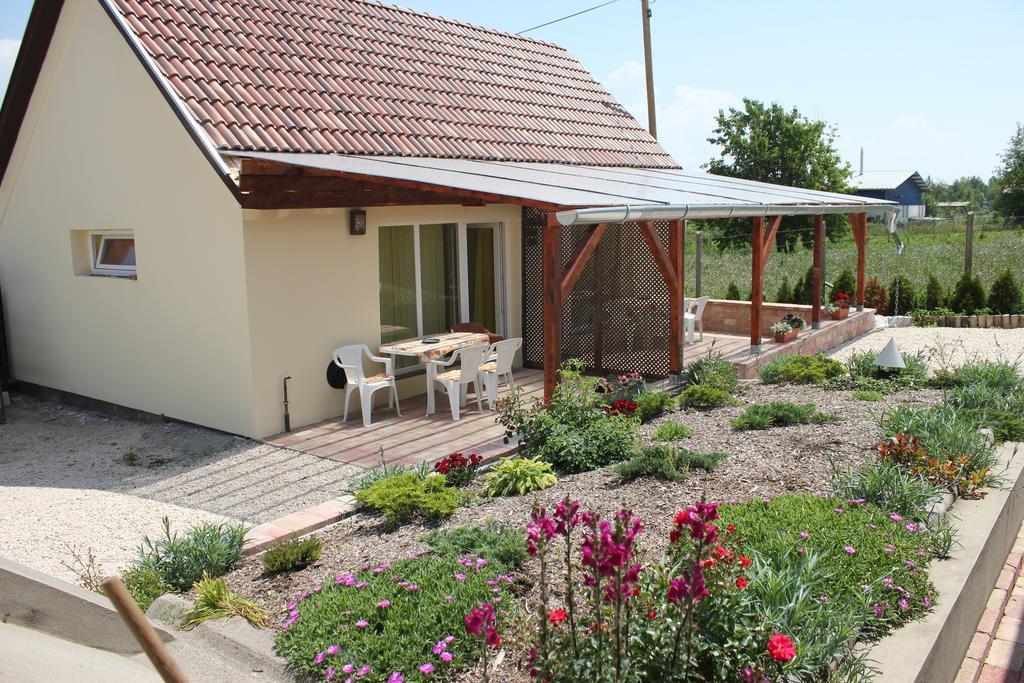 Hotel Szep Kert Vendeghaz Szekszárd Exterior foto