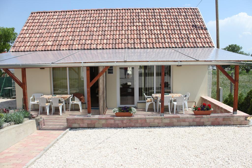 Hotel Szep Kert Vendeghaz Szekszárd Exterior foto